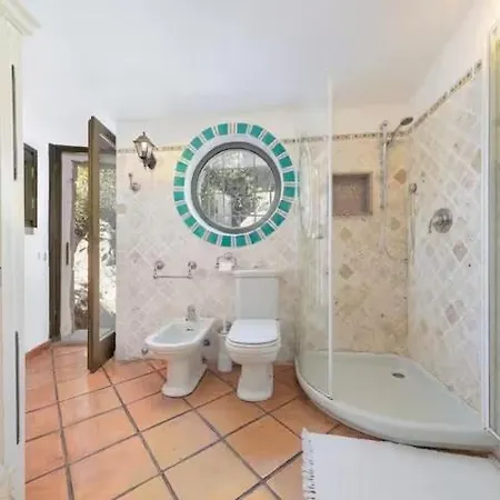 Elite Collection Pavoni In Apartment